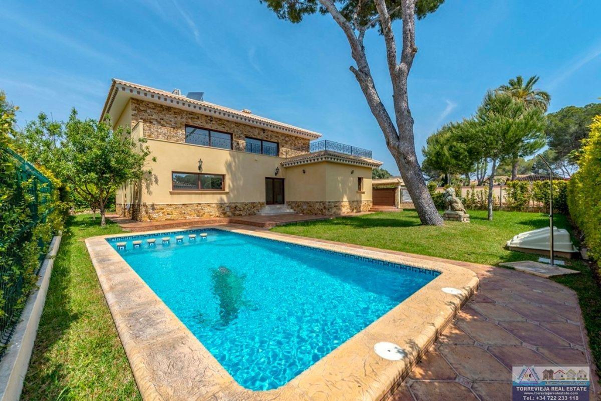 For sale of villa in Orihuela Costa