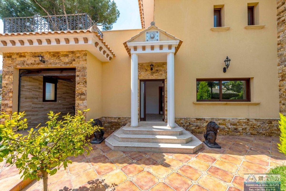 For sale of villa in Orihuela Costa