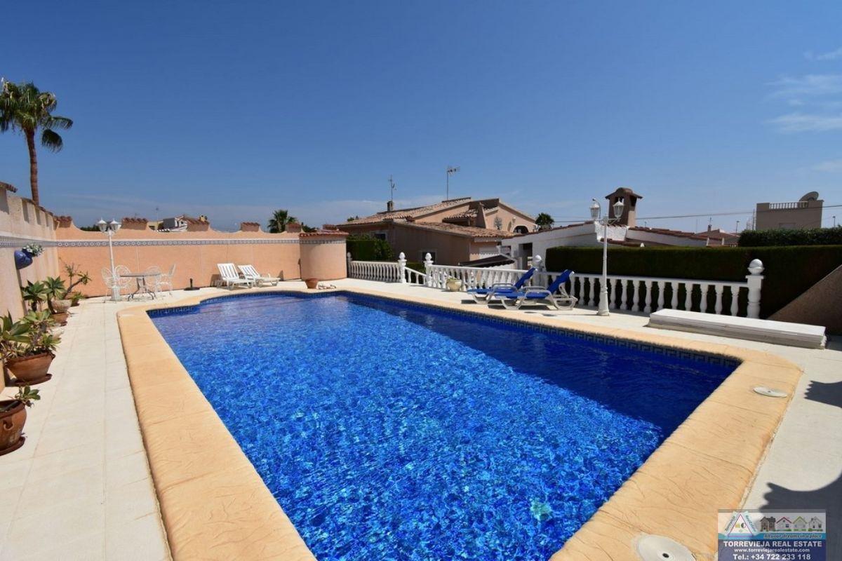 For sale of villa in Ciudad Quesada