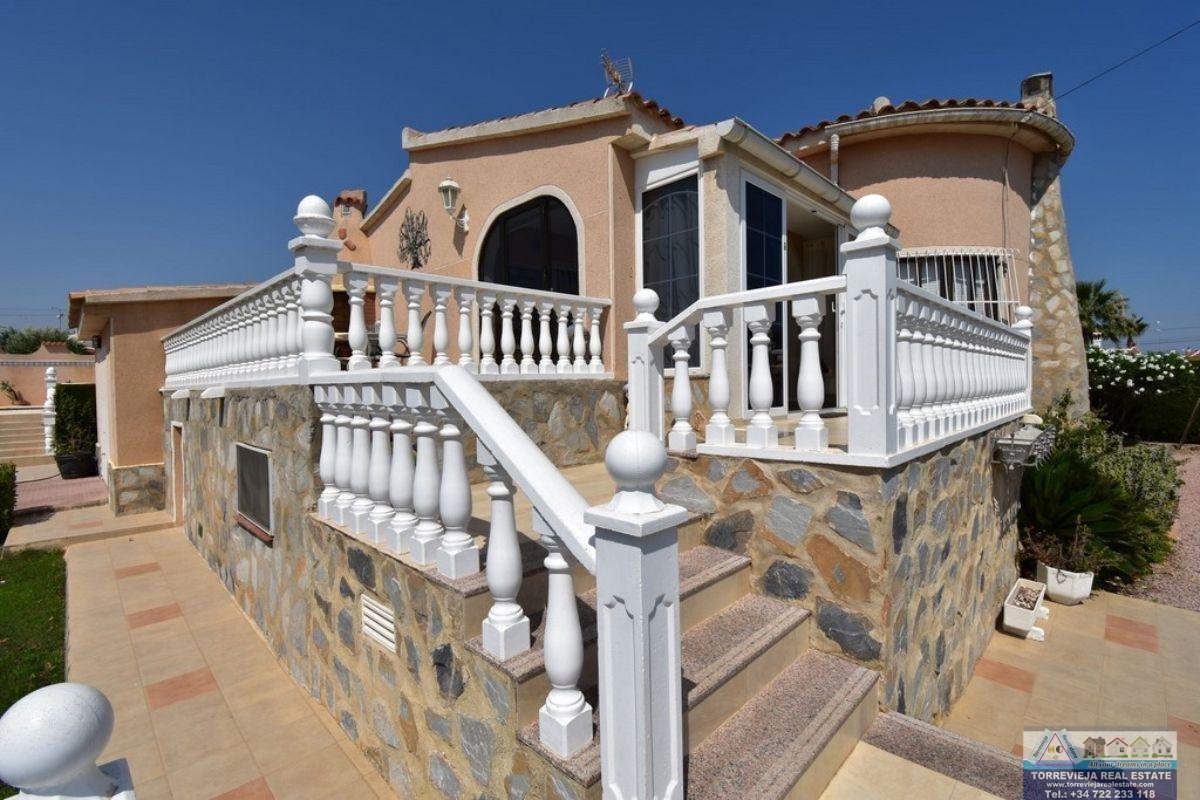 For sale of villa in Ciudad Quesada