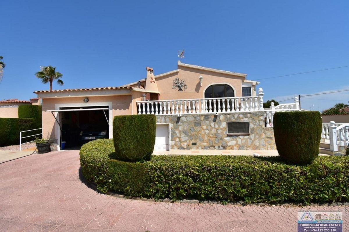 For sale of villa in Ciudad Quesada