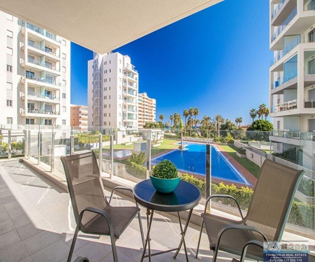 Myynti
 from
 huoneisto
 sisään

 Torrevieja