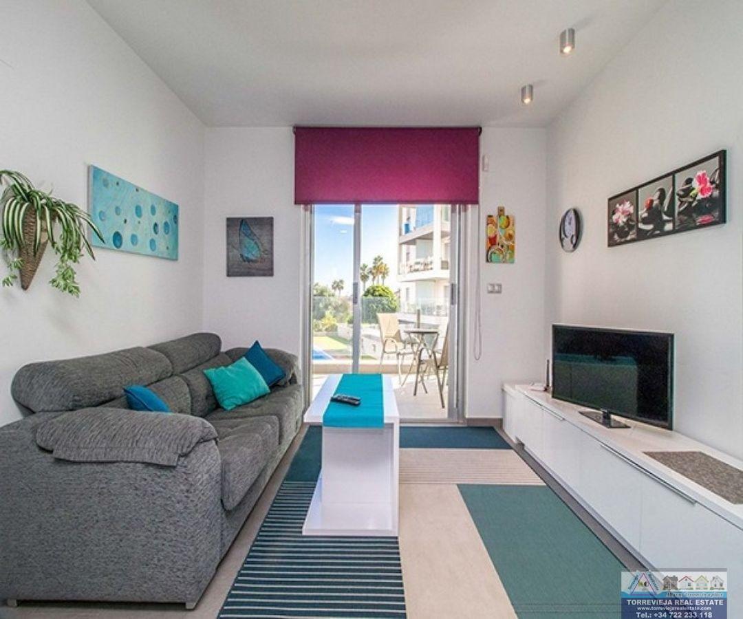 Myynti
 from
 huoneisto
 sisään

 Torrevieja