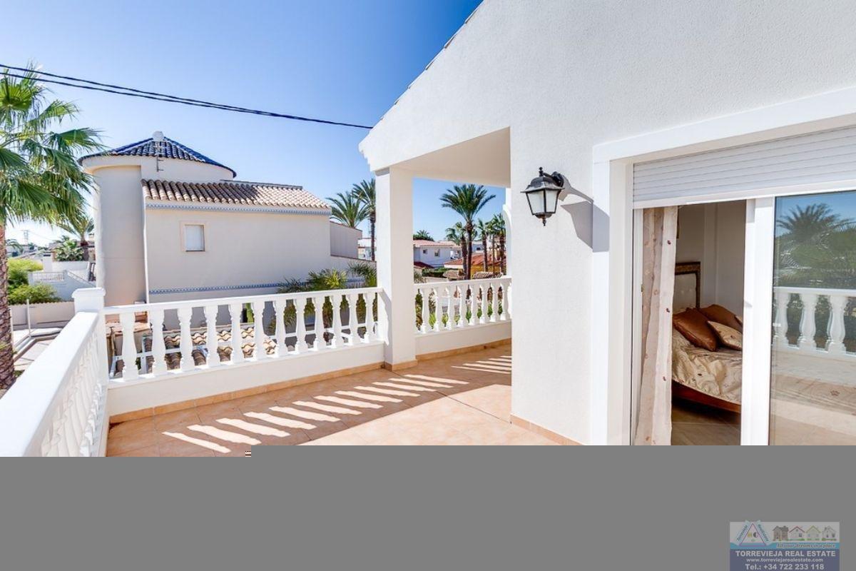 For sale of villa in Orihuela Costa