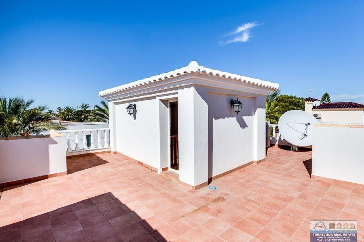 For sale of villa in Orihuela Costa