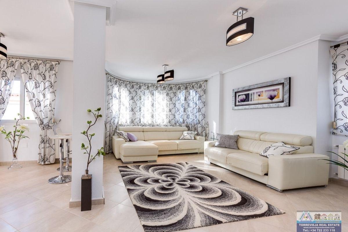 For sale of villa in Orihuela Costa