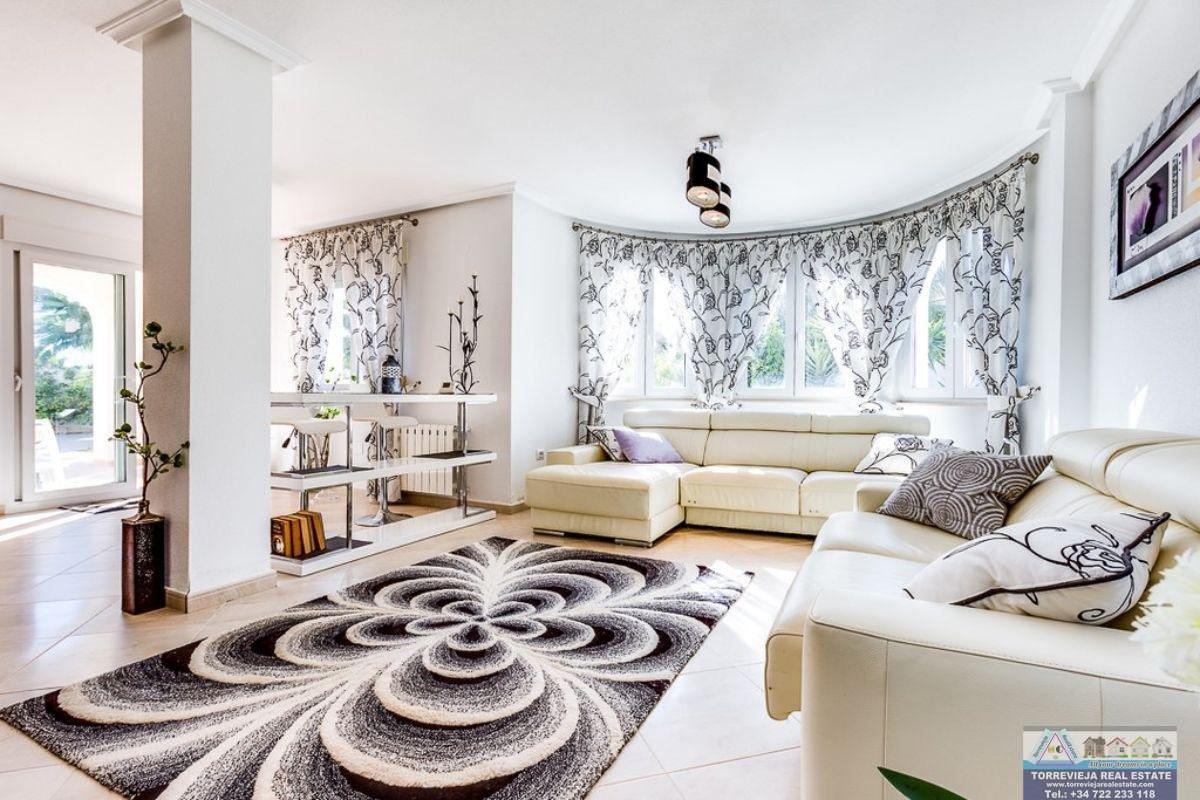 Venta de villa en Orihuela Costa