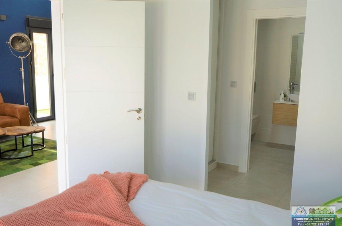 For sale of villa in Daya Nueva