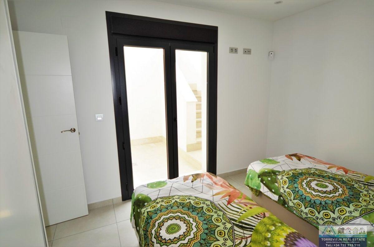 For sale of villa in Daya Nueva