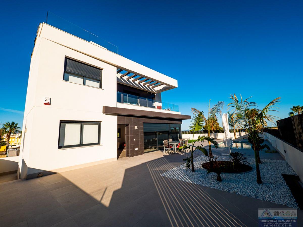 For sale of villa in Algorfa