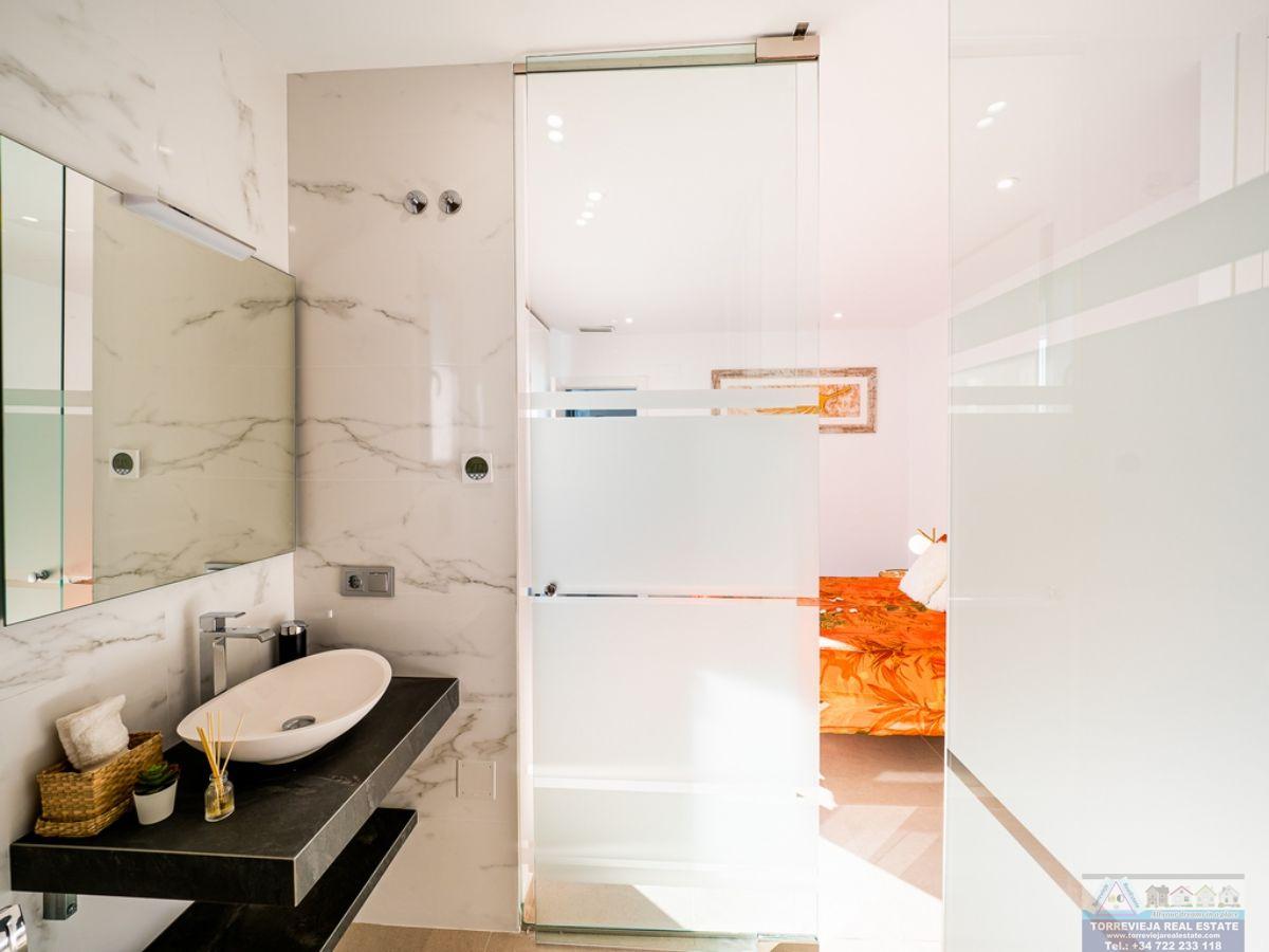 For sale of villa in Algorfa