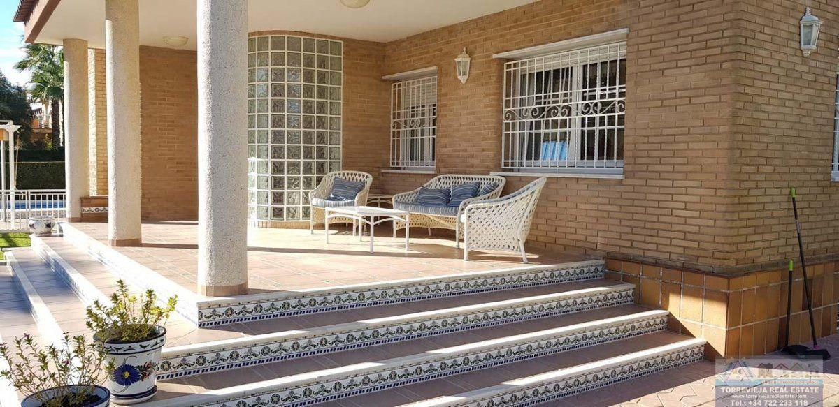 For sale of villa in Torrevieja