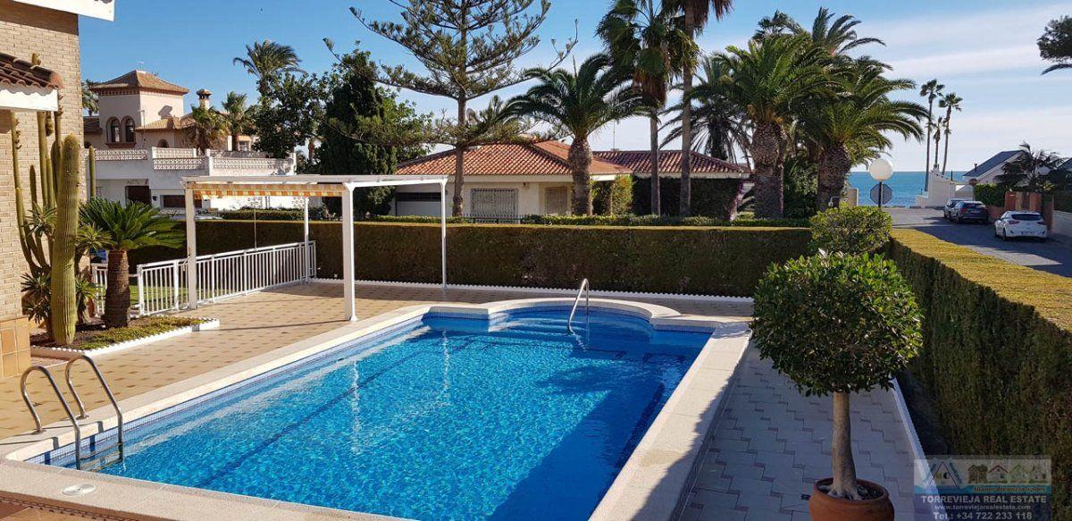 For sale of villa in Torrevieja