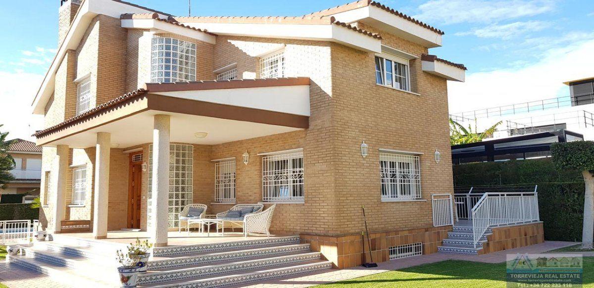 For sale of villa in Torrevieja