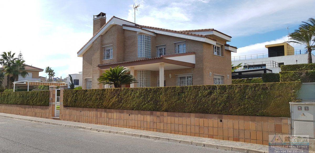 For sale of villa in Torrevieja