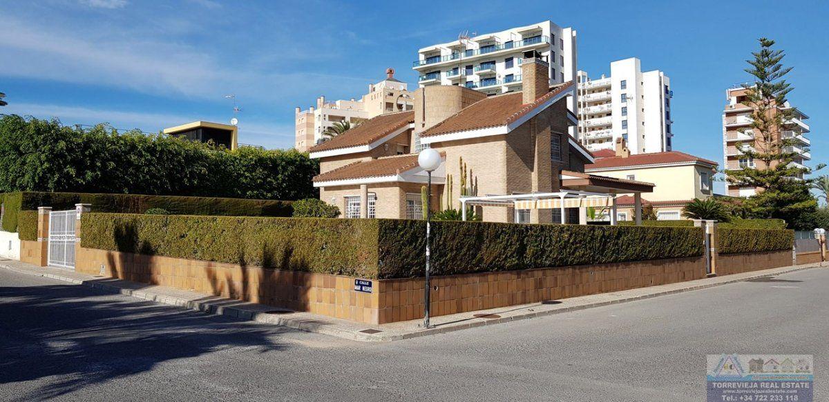 For sale of villa in Torrevieja