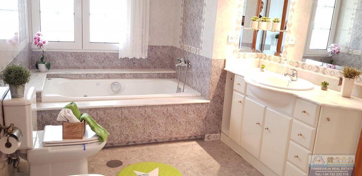 For sale of villa in Torrevieja