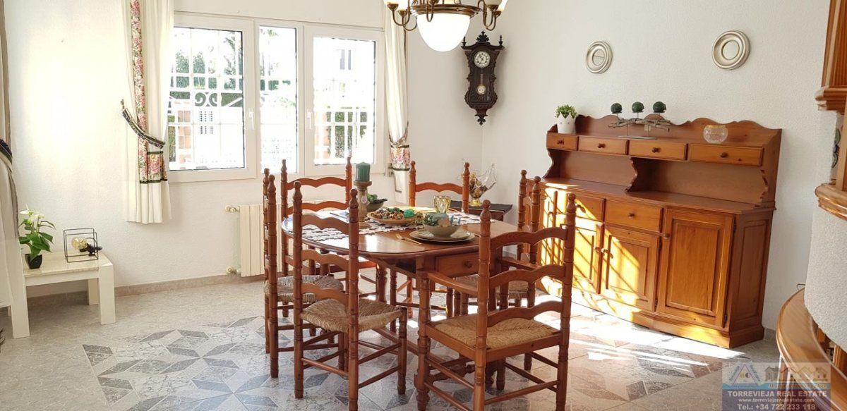 For sale of villa in Torrevieja