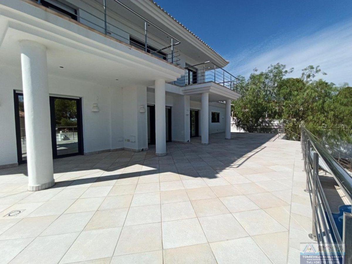 For sale of villa in Orihuela Costa