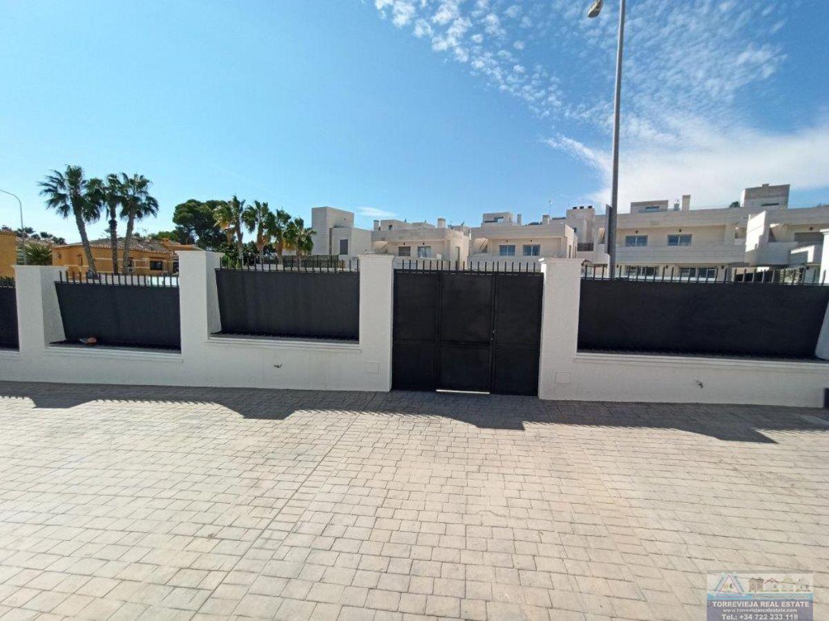 For sale of villa in Orihuela Costa