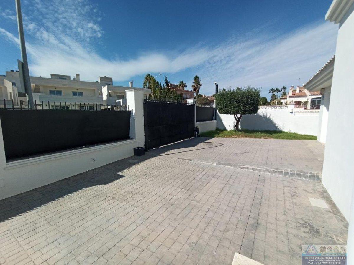 For sale of villa in Orihuela Costa