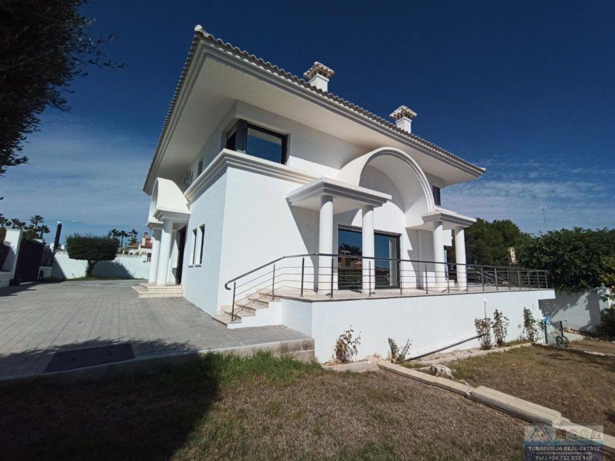 For sale of villa in Orihuela Costa