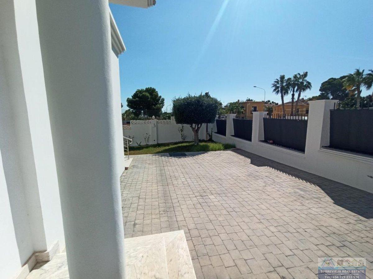 For sale of villa in Orihuela Costa