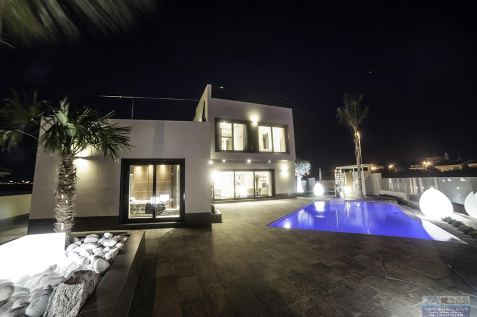 Venta de villa en Orihuela