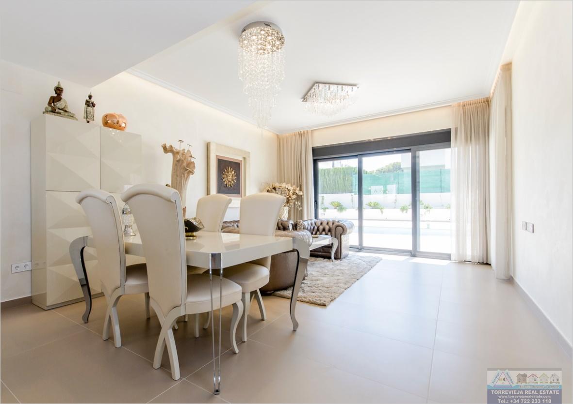 Venta de villa en Orihuela