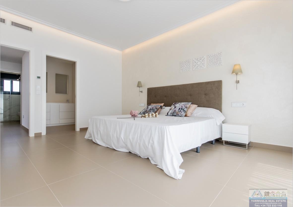 Venta de villa en Orihuela