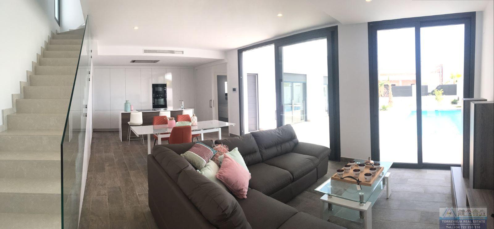 Venta de villa en Pilar de la horadada