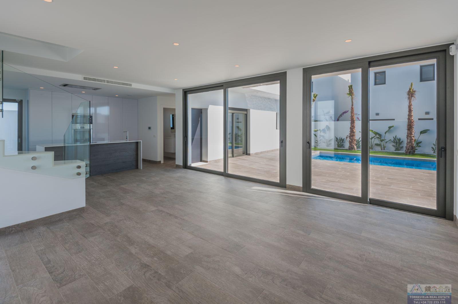 Venta de villa en Pilar de la horadada