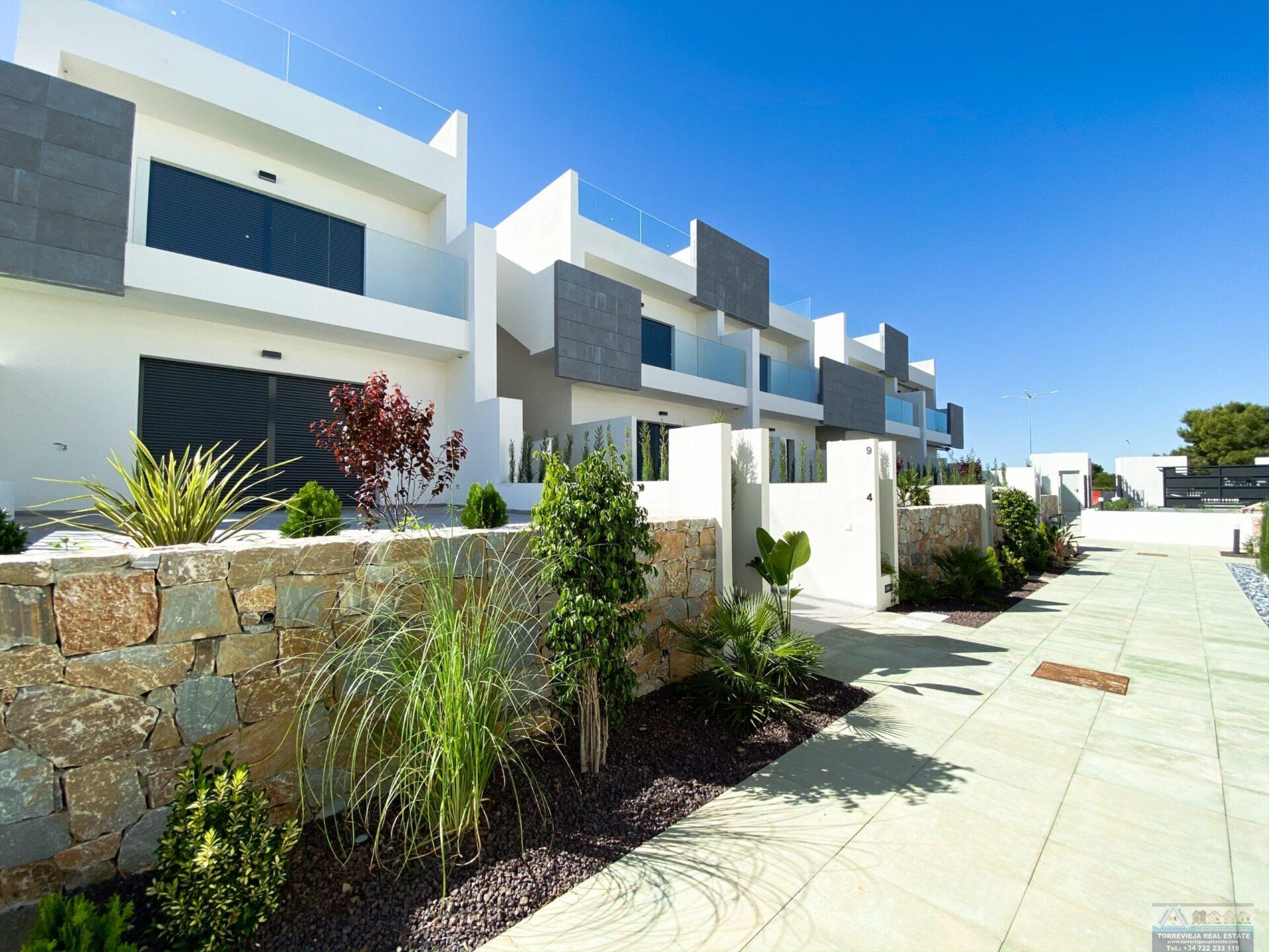 Myynti
 from
 huoneisto
 sisään

 Torrevieja
