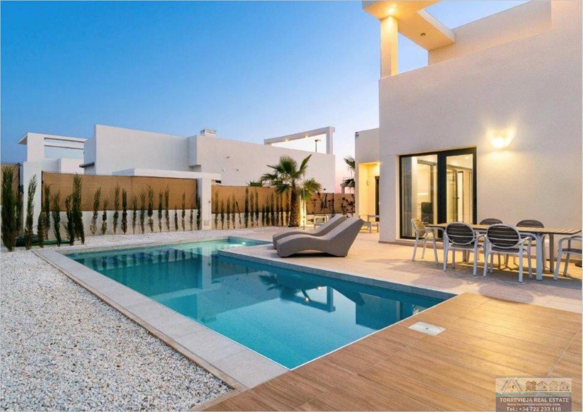 For sale of villa in Benijófar