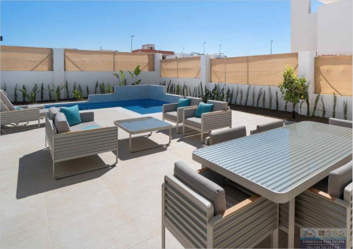 For sale of villa in Benijófar