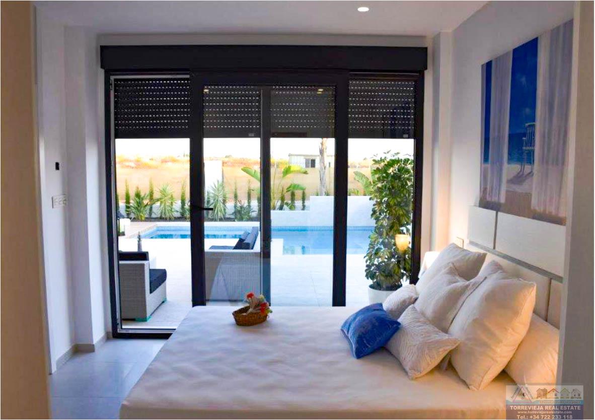 For sale of villa in Benijófar