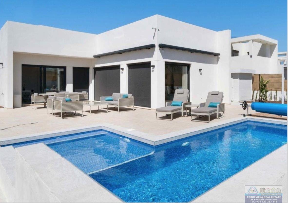 For sale of villa in Benijófar