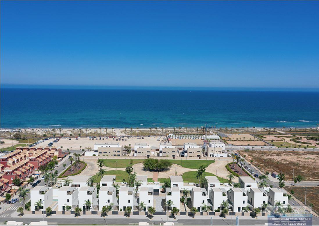 For sale of villa in Pilar de la horadada