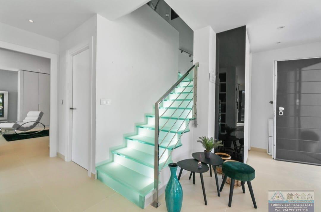 Salg av chalet i Orihuela Costa