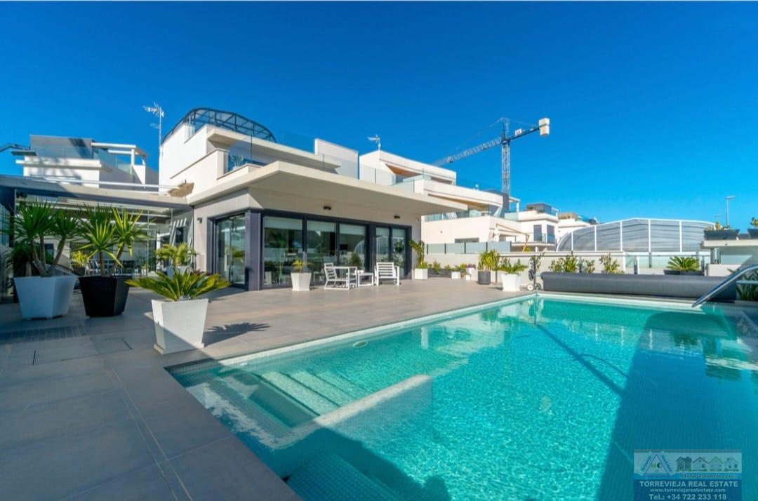 Salg av chalet i Orihuela Costa