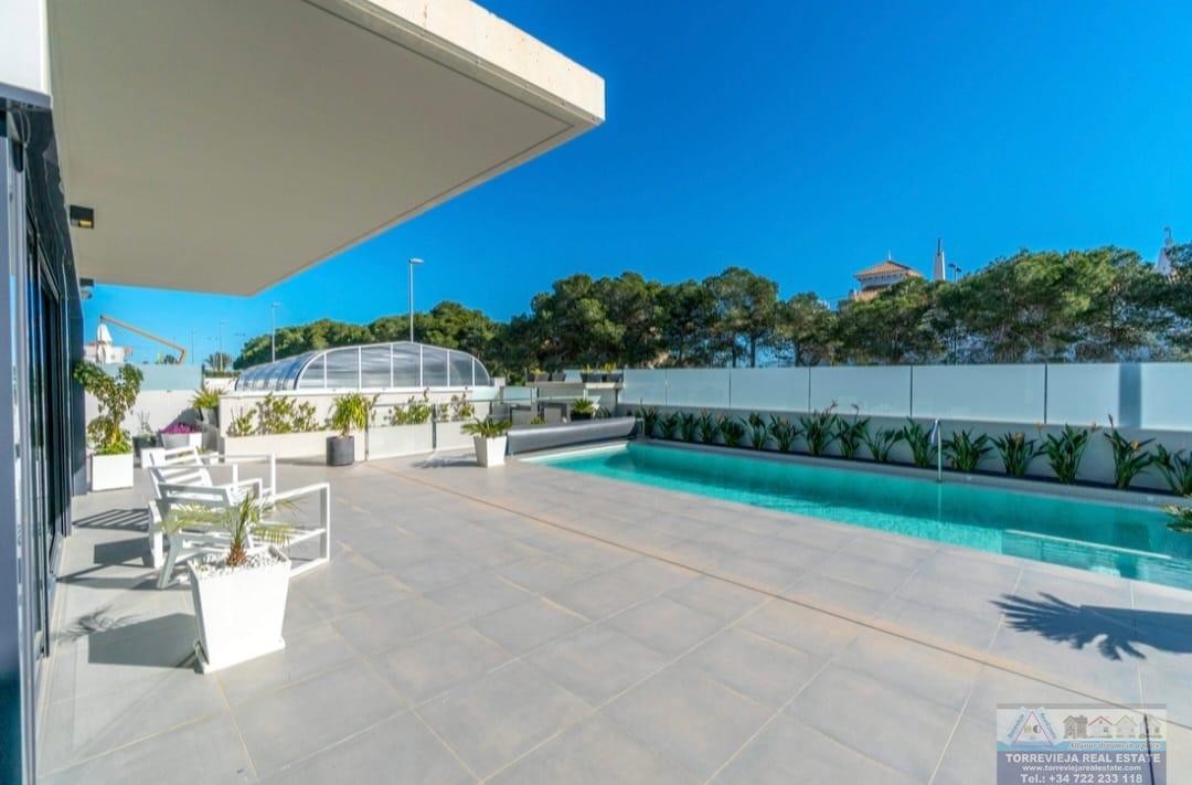 Salg av chalet i Orihuela Costa