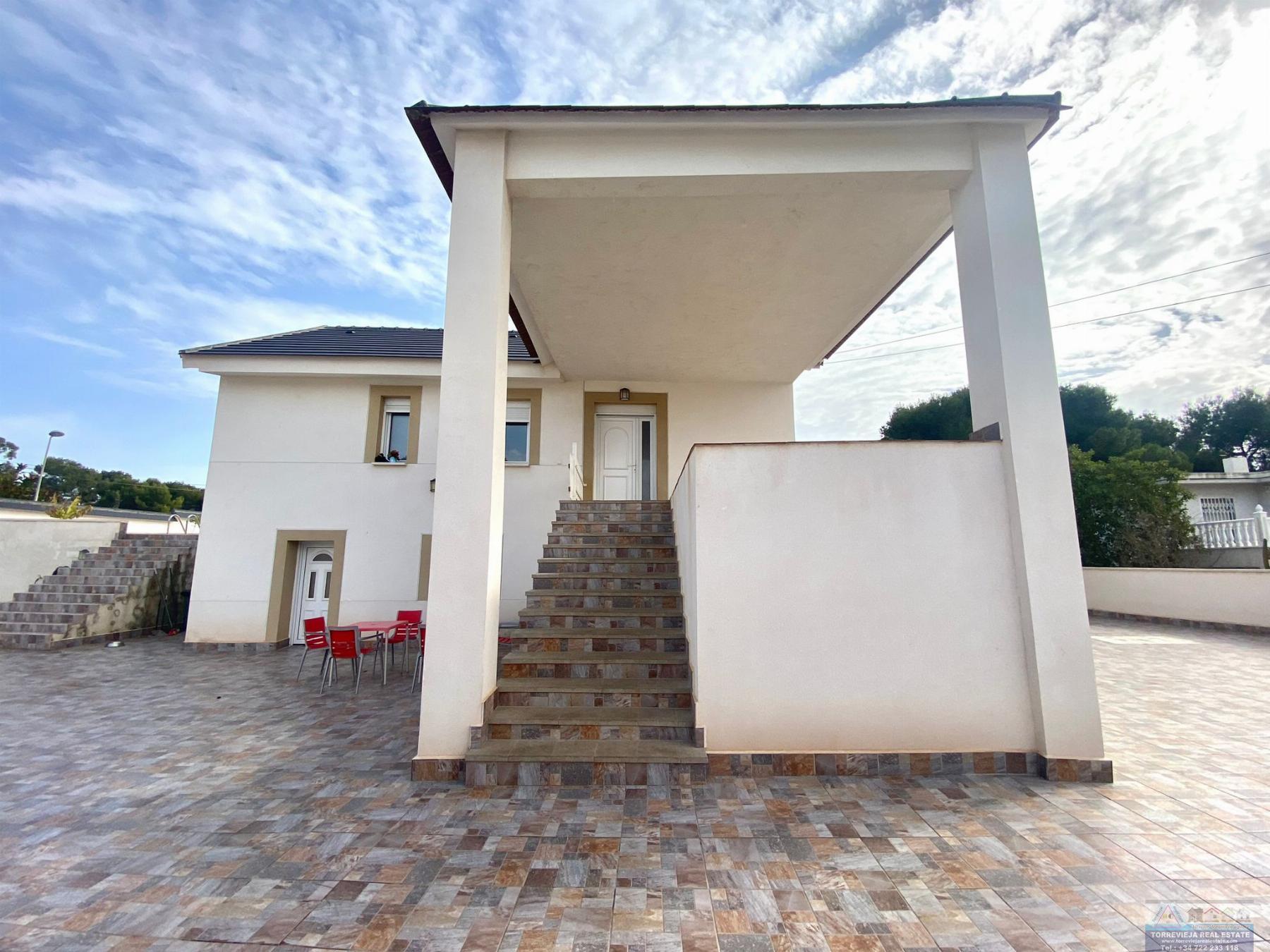 Köp av chalet i Torrevieja
