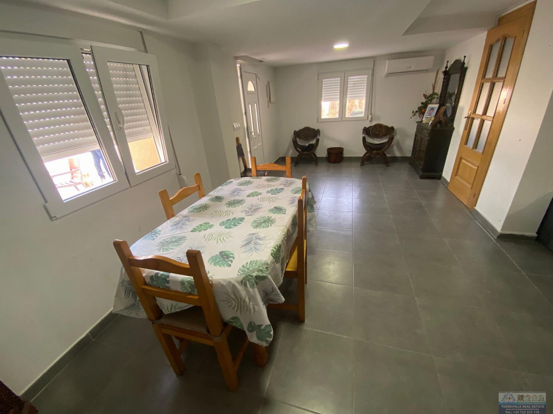 Köp av chalet i Torrevieja