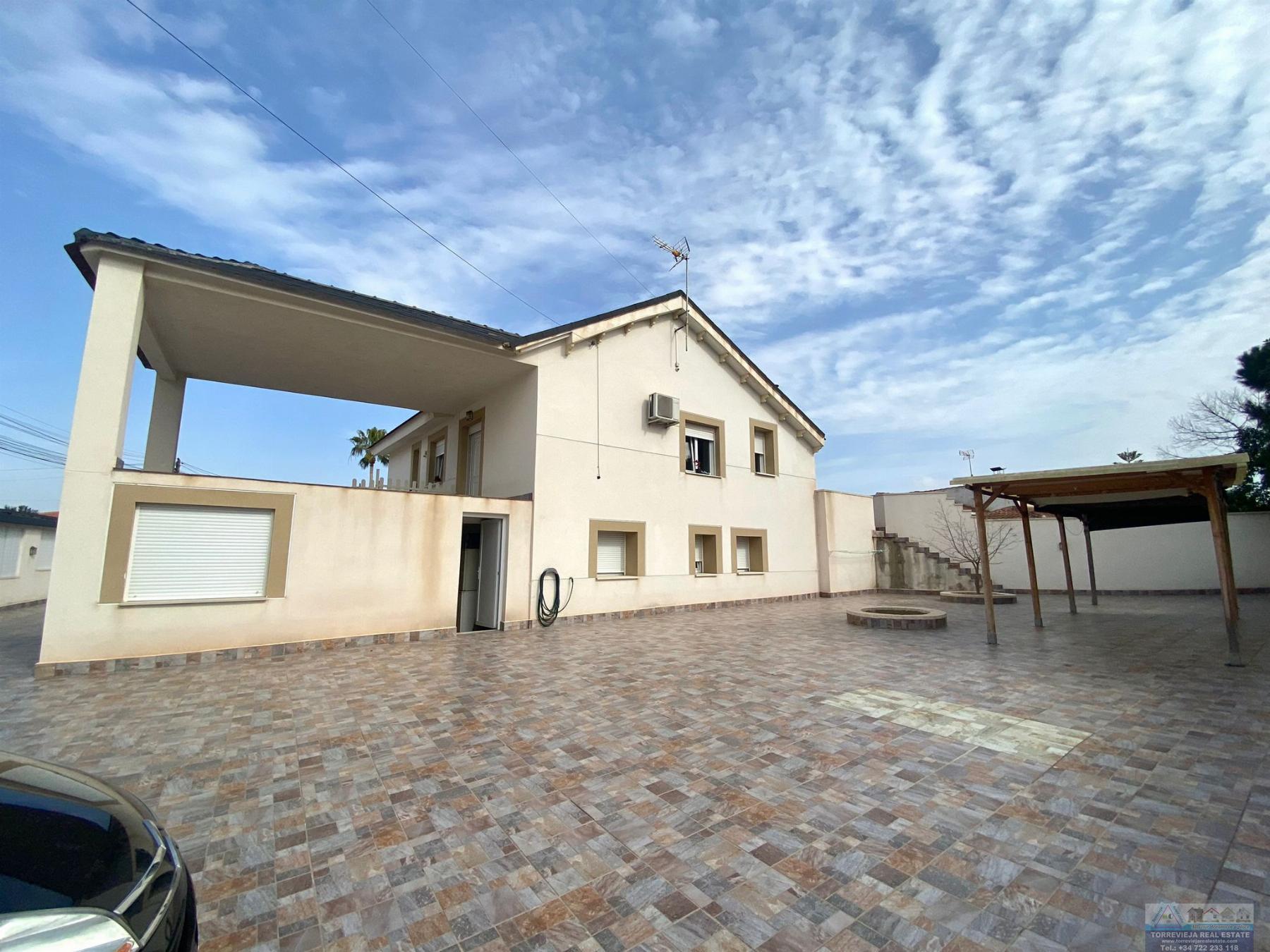 Köp av chalet i Torrevieja