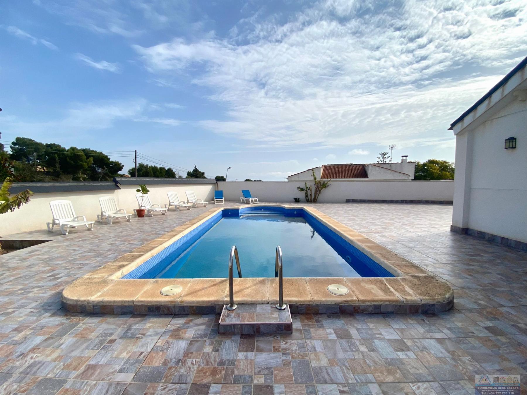 Köp av chalet i Torrevieja