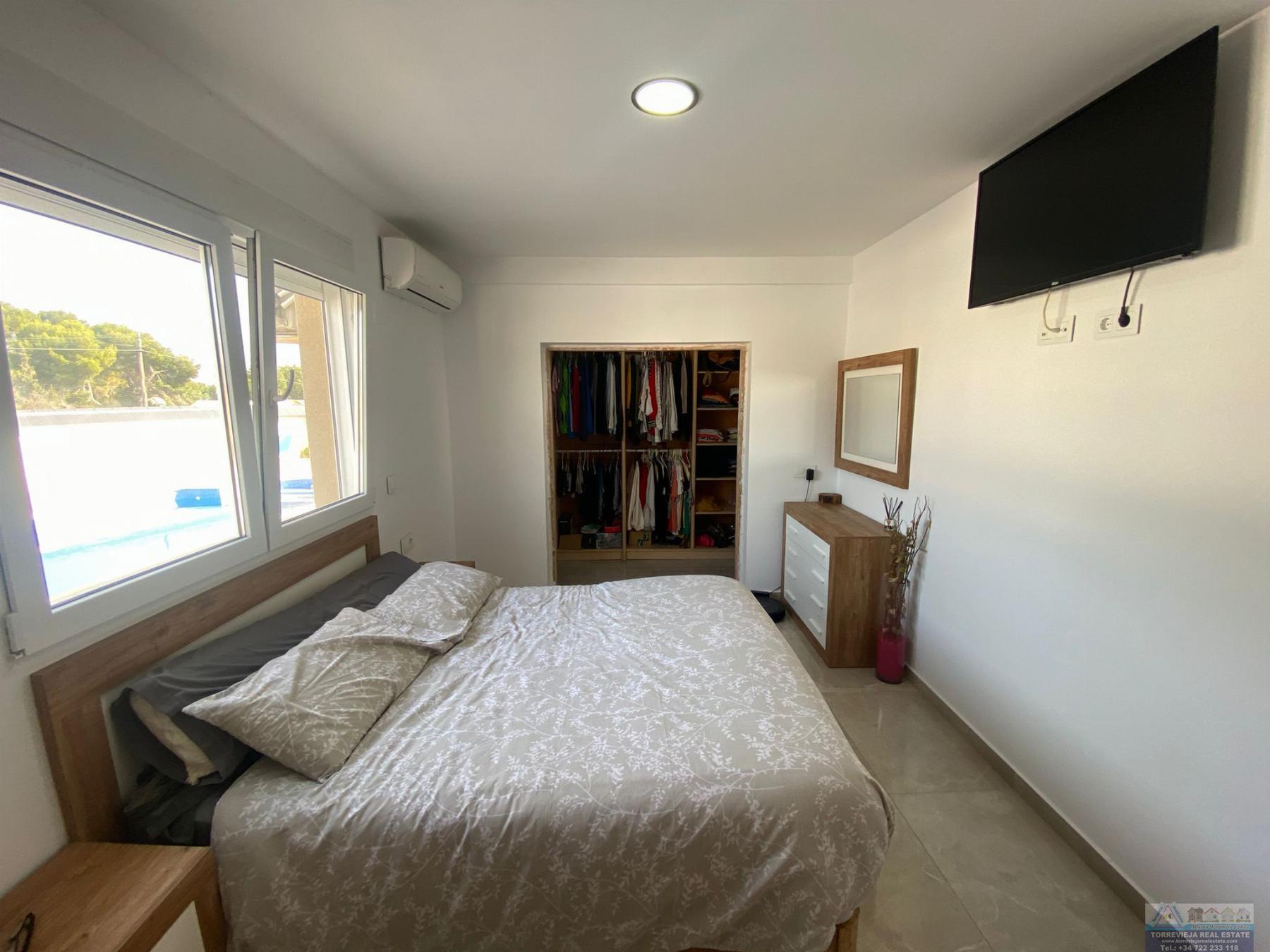 Köp av chalet i Torrevieja