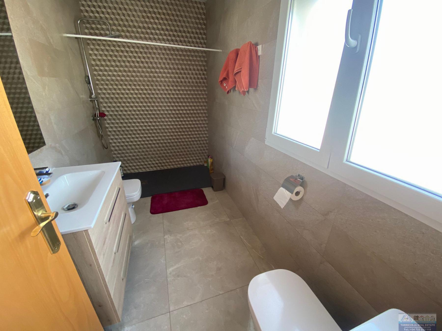 Köp av chalet i Torrevieja
