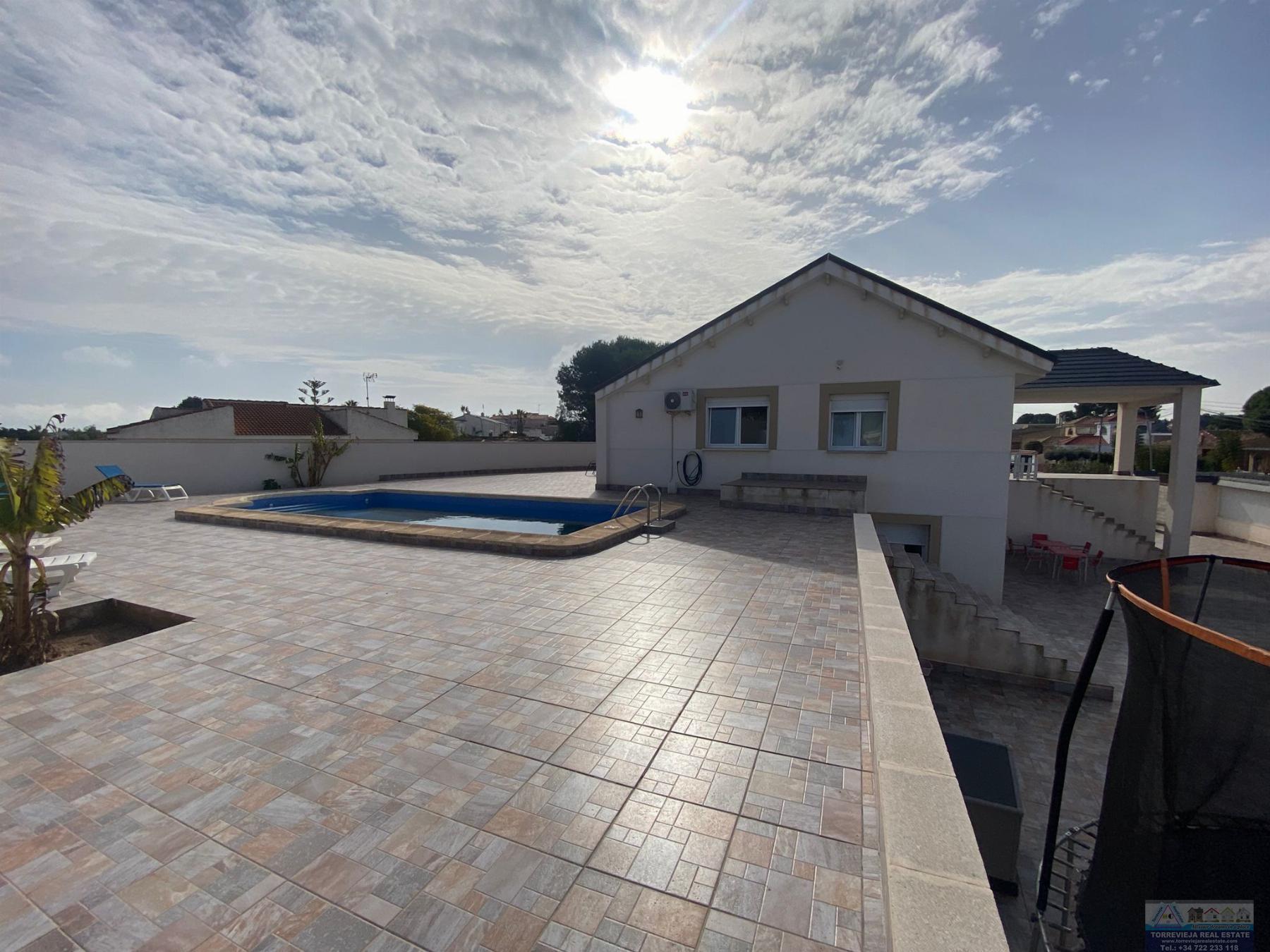 Köp av chalet i Torrevieja