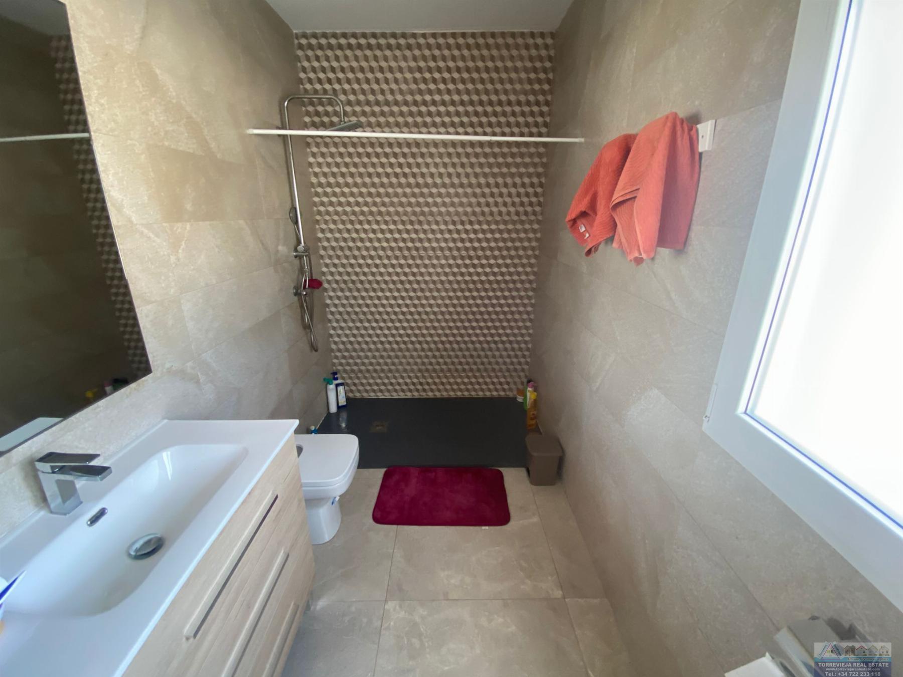 Köp av chalet i Torrevieja