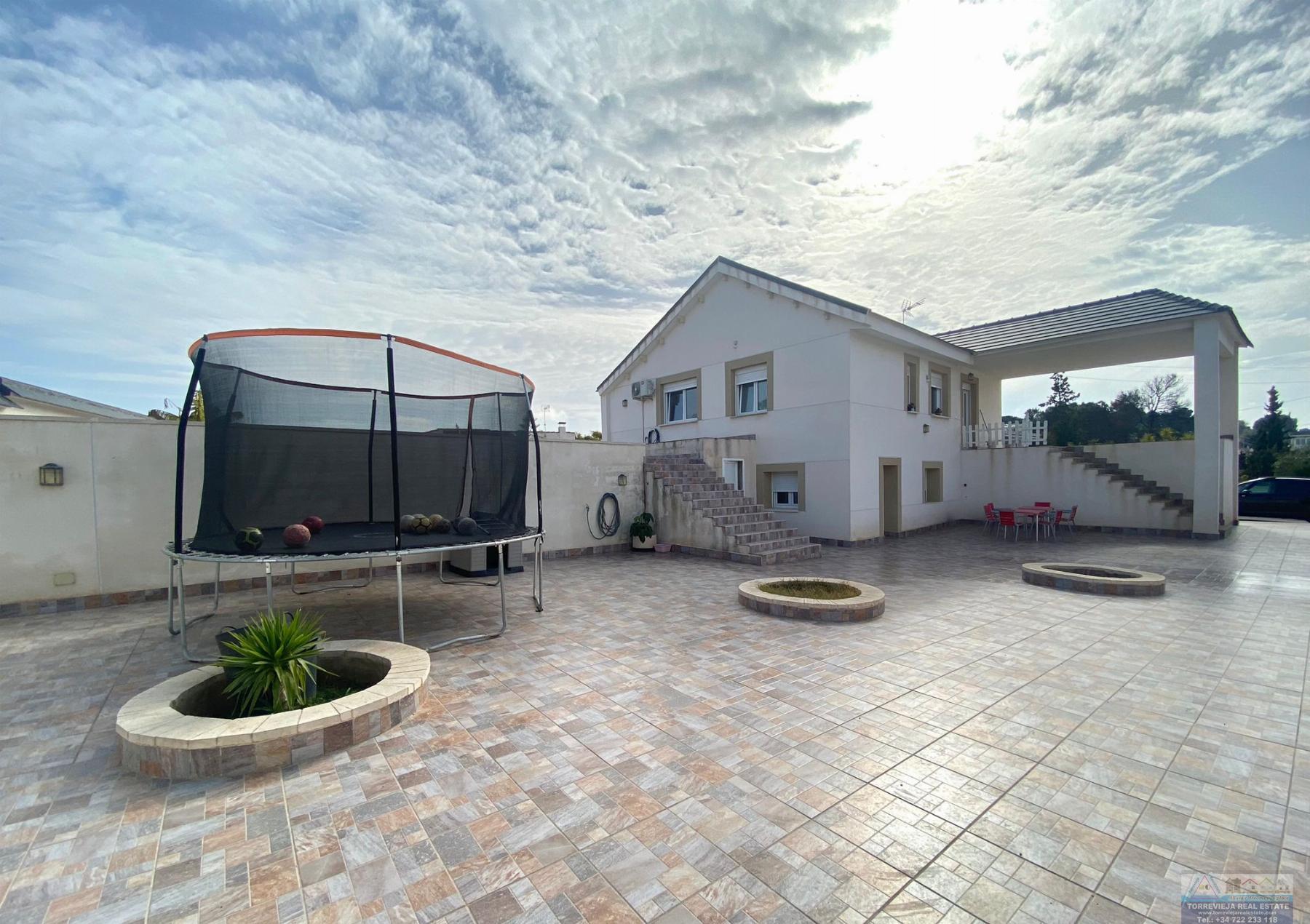 Köp av chalet i Torrevieja